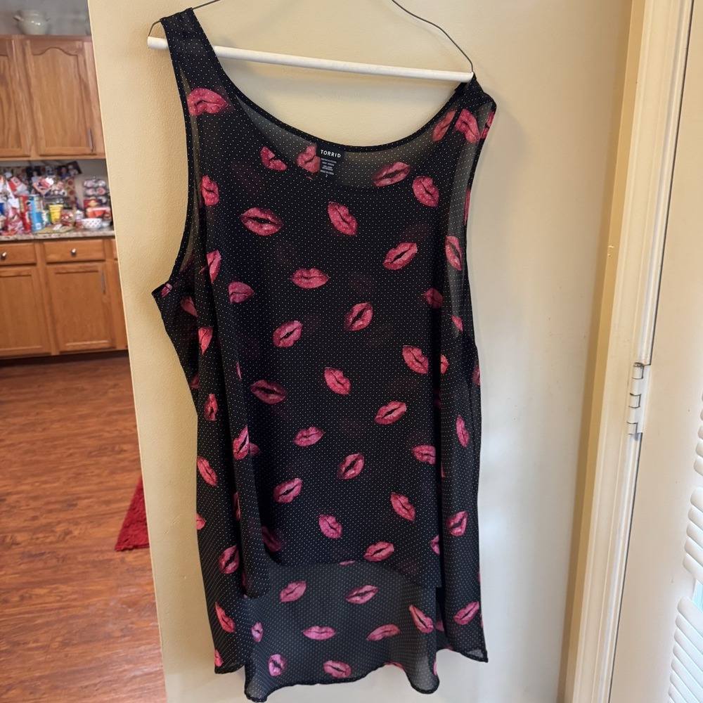 Torrid 2 Womens Black Polka Dot Red Pink Lips High Low Sheer Tunic Size 2x
